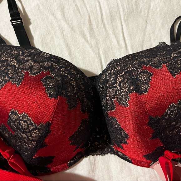 NWT Cacique Plunge cleavage solution bra lot - Picture 3 of 4